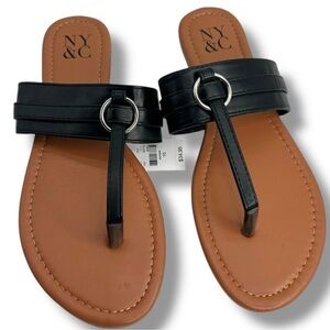 NWT New York & Company Black Sandals Size 10 T-Strap Thong Classic Flat FlipFlop